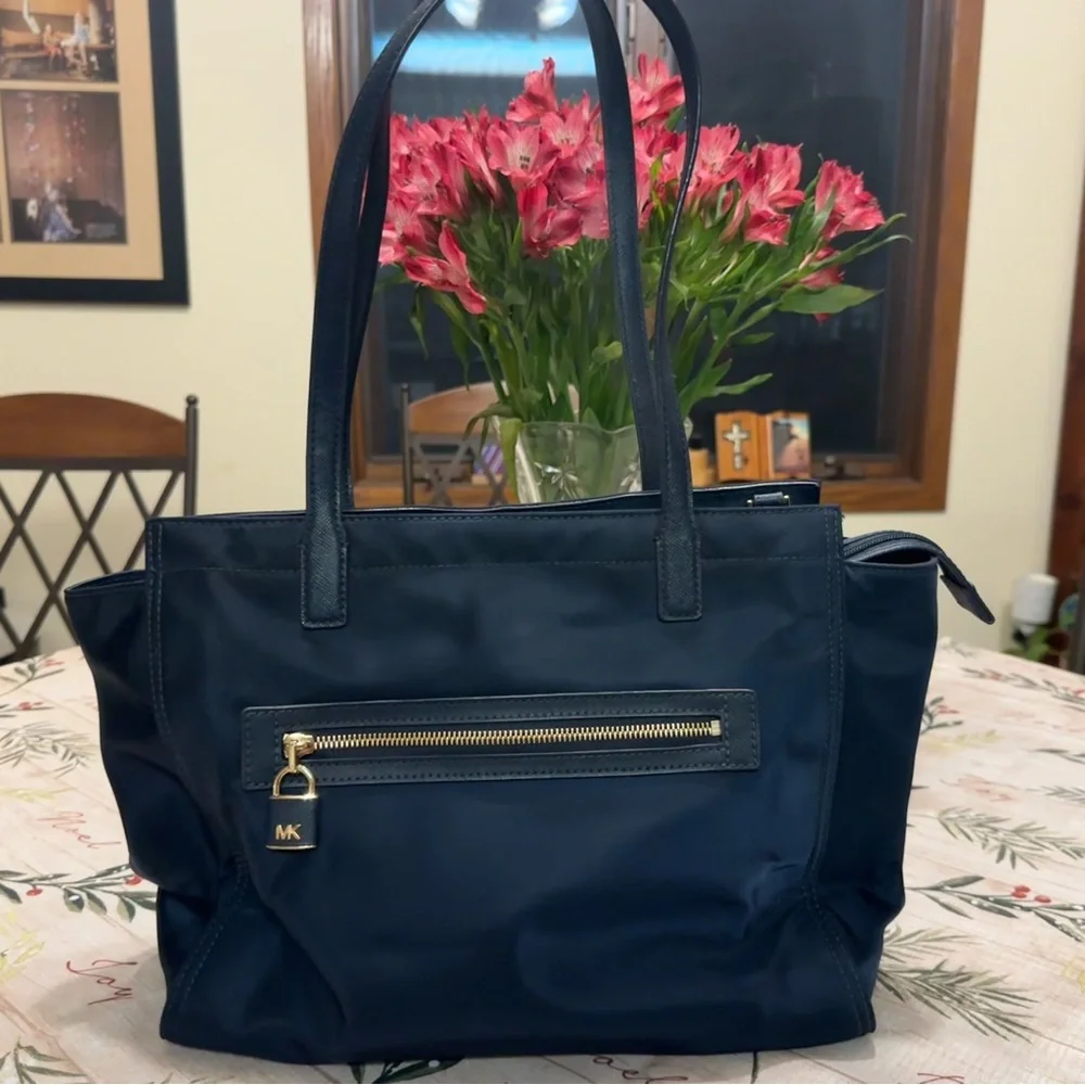 Large Michael Kors Tote - Nylon & Leather - Navy Blue - EUC - Shoulder Purse - Picture 9 of 13